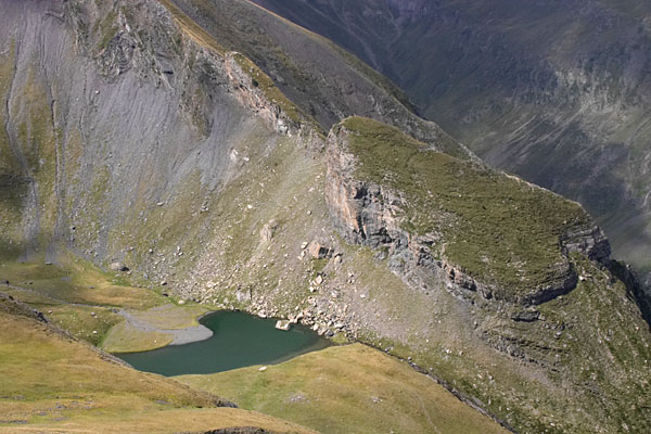 Pyrnes , paysages d't, lac de Catchet, monte au Pic de Cuneille