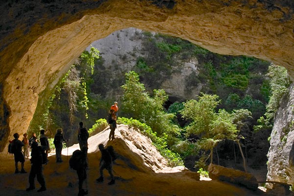 Randonne en Luberon, Grotte